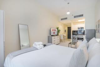 StayShort - Spacious Studio in JVC for 2 people with Pool - 2