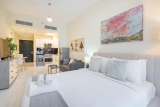 StayShort - Spacious Studio in JVC for 2 people with Pool - 3