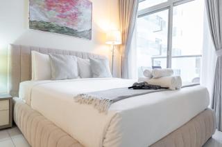 StayShort - Spacious Studio in JVC for 2 people with Pool - 1