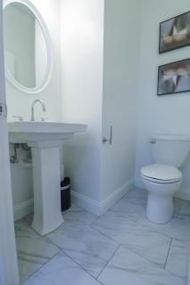 Modern & Spacious 4-Bedroom Apartment in Roxbury - Boston - 3