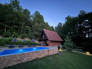 Dunja Cabin - Forest House with Pool - 0