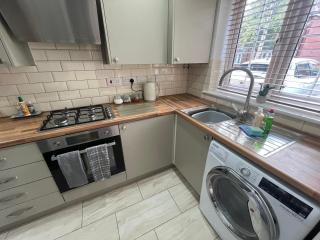 Wheatcroft Sleeps 7 Long Stays Parking and Wi-Fi - Swindon - 0