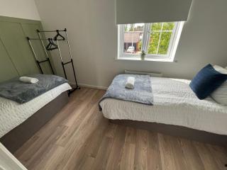 Wheatcroft Sleeps 7 Long Stays Parking and Wi-Fi - Swindon - 6