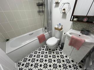 Wheatcroft Sleeps 7 Long Stays Parking and Wi-Fi - Swindon - 4
