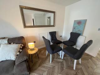 Wheatcroft Sleeps 7 Long Stays Parking and Wi-Fi - Swindon - 3