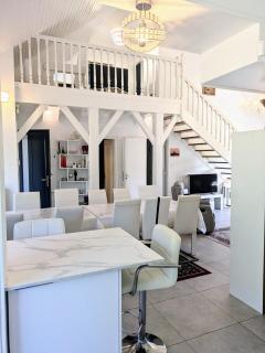 Calme, espace, grand jardin, parkings, 14 persons, 10 min place Conleau - 8