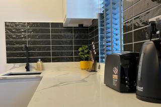 East London 1-Bed Apt Sleeps 2 with Parking - Londres - 7