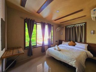 Triptadka Lake House 3 BHK with Private Pool - Jāmb - 2