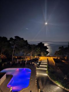 Vila Vera Seafront Apartments - 8