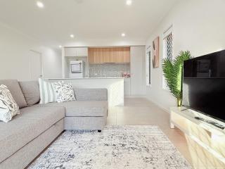 Park Ridge Retreat 4BR 2Bath with Outdoor - 0