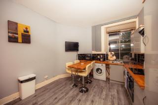 Bright & Central 4-Bedroom Flat Near Calton Hill - 6