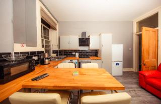 Bright & Central 4-Bedroom Flat Near Calton Hill - Edinburgh - 0