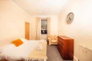 Bright & Central 4-Bedroom Flat Near Calton Hill - 2