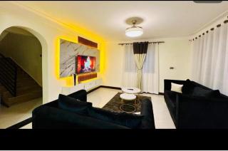 Serenity LakeView 4BR Duplex Entebbe Close to Airport - Entebbe - 1