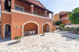 Rustic Charm Apartment in Ipsos - Ipsos - 9