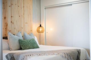 Cozy Chinatown Stay with Balcony and Parking near Pacific Station - 5