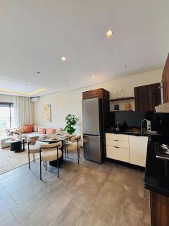 Bright & Cozy Apt with City View - 5