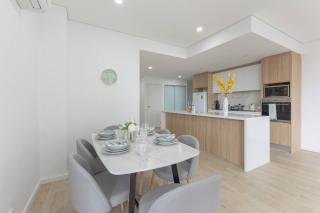 Bright & Airy 2BR - Steps to Station & Westfield - Sydney - 8