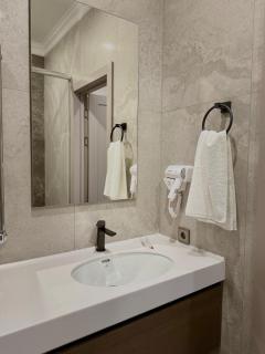 Radamis Hotel & Restaurant - Almaty - 9