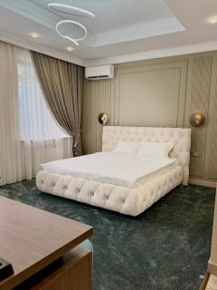 Radamis Hotel & Restaurant - Almaty - 4