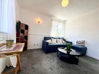Modern 5 Bedroom House with Parking in Central Milton Keynes - Milton Keynes - 0