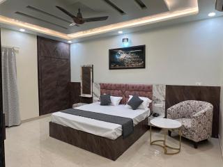 Hotel Punit Palace - 8