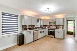 3 Mi to Dtwn Youngstown and YSU Family Home with Yard - Youngstown - 3