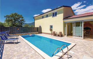 Beautiful Home In Jurdani With Wifi - 1