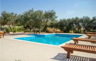 2 Bedroom Cozy Apartment In Bibinje - Bibinje - 1