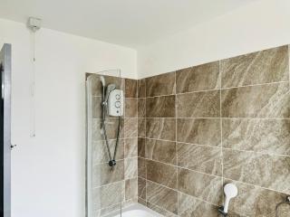 Modern 3 Bedroom House near University and QMC - Free Parking & Wi-Fi - Sleeps 6 - Nottingham - 2