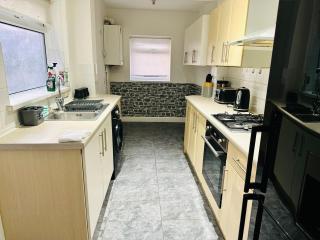Modern 3 Bedroom House near University and QMC - Free Parking & Wi-Fi - Sleeps 6 - Nottingham - 9