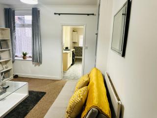 Modern 3 Bedroom House near University and QMC - Free Parking & Wi-Fi - Sleeps 6 - Nottingham - 8