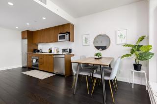 Yaletown Cityview Condo with Balcony near Sunset Beach - 2