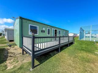 8 Berth Caravan With Decking At California Cliffs Near Scratby Beach Ref 50002E - Great Yarmouth - 0