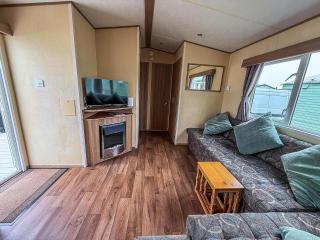 8 Berth Caravan With Decking At California Cliffs Near Scratby Beach Ref 50002E - Great Yarmouth - 3