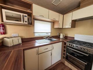 8 Berth Caravan With Decking At California Cliffs Near Scratby Beach Ref 50002E - Great Yarmouth - 1
