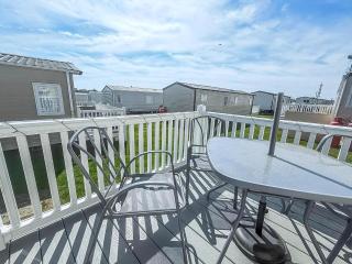 Homely Caravan With Decking At Valley Farm Holiday Park, Sleeps 8 Ref 46713V - 3