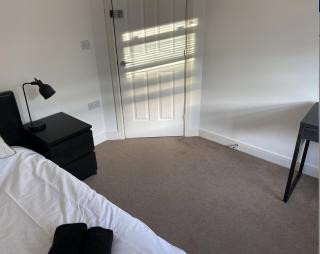 Beautiful Family 4 Bedroom Home close to Colchester Station for Corporate, Contractors, Family, Commuters to London, Groups, Hospital, University, Relocation, Free WiFi, Free Parking, with Workstation & Garden - 5