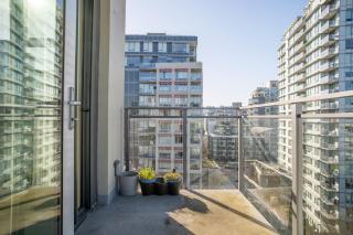 Olympic Village 3BR Condo with Balcony and City Views for 7 - Vancouver - 2