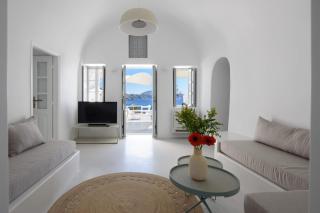 Luxury Retreat In Oia Lathouri Cave Villa Private Plunge Pool Breathtaking Aegean Views - Ia - 8