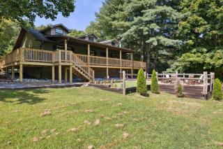 Little Mountain Cabin - 3-Bedroom Retreat with Hot Tub, Fire Pit, Games, and Serene Nature Views - Jones Cove - 0