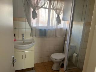 Apartment B104 Knights Bridge Apartments - Vosburg - 7