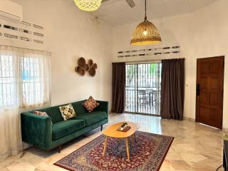 Spacious Seremban Retreat Home with Wi-fi & TV Box - Seremban - 1