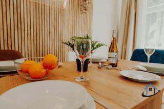 FLAT 5 - Ground floor 2 bed apartment free parking sleeps 6 - Halesowen - 2