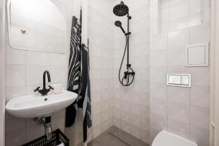 Old Town Square Black & White Studio by BookingHost - 5