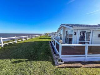 Luxury Lodge With Stunning Sea Views At Hopton Haven Park Ref 80055S - Great Yarmouth - 5