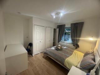 One Bedroom House Sleeps 4 Near Gatwick Airport- Free Parking - Horley - 5