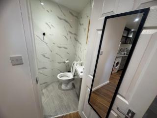 One Bedroom House Sleeps 4 Near Gatwick Airport- Free Parking - Horley - 3