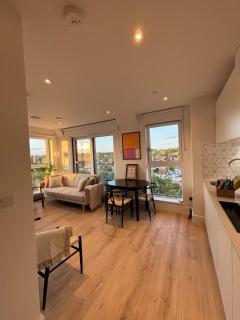West Wimbledon, 2 Bedroom Luxury Stay, Gym, Free Parking - New Malden - 3
