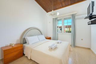Beachfront Luxury Rhodes Villa 5 Bedrooms Sleeps 14 Villa Maria Kiotari - 4